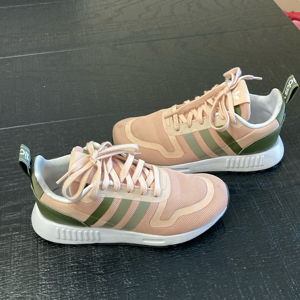 ADIDAS Originals women’s sneaker